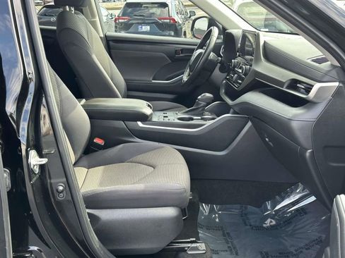 Used 2023 Toyota Highlander LE image 6