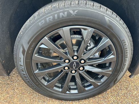 Used 2023 Chevrolet Traverse RS FWD image 7