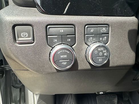 Used 2025 GMC Sierra 2500 SLE w/ SLE Value Package; AWD/4WD image 9