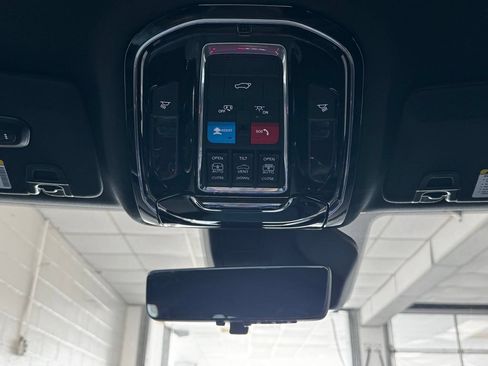 Used 2024 Jeep Grand Cherokee Overland w/ Luxury Tech Group IV AWD/4WD image 20