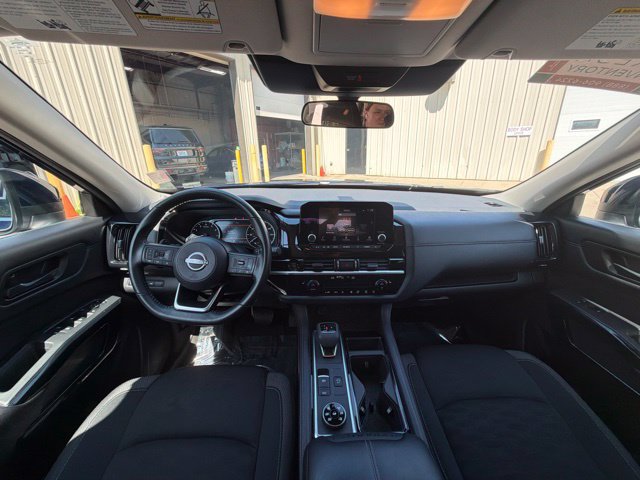 Used 2025 Nissan Pathfinder SV AWD/4WD image 18