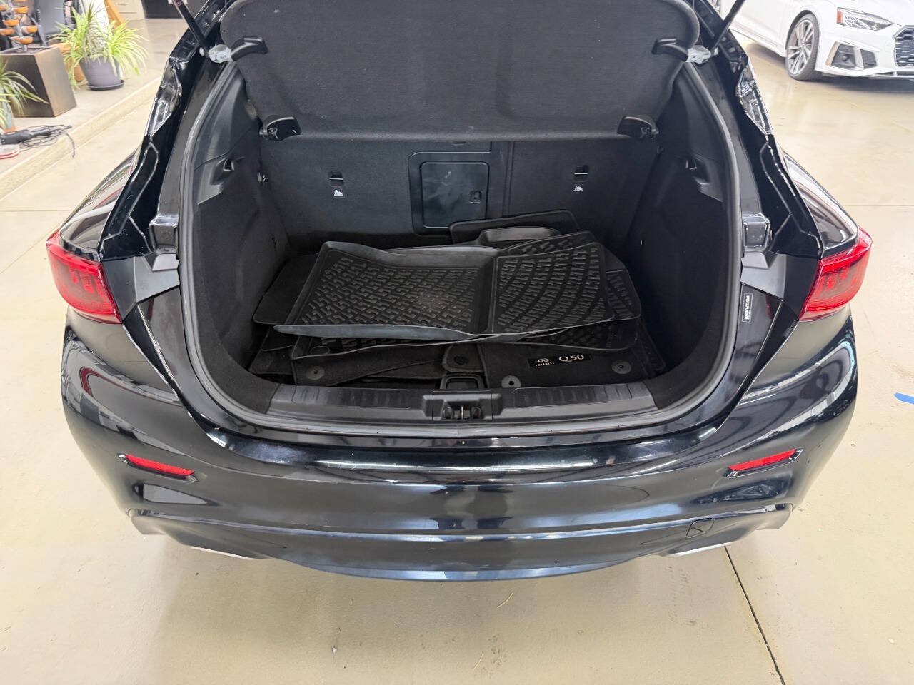 Used 2018 INFINITI QX30 FWD image 9