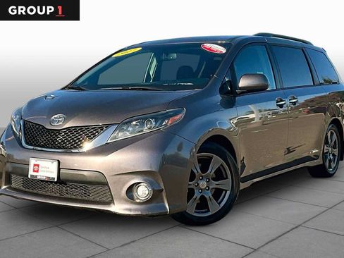 Certified 2017 Toyota Sienna SE Premium FWD image 1