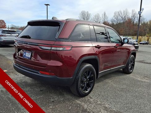 Certified 2024 Jeep Grand Cherokee Altitude image 11