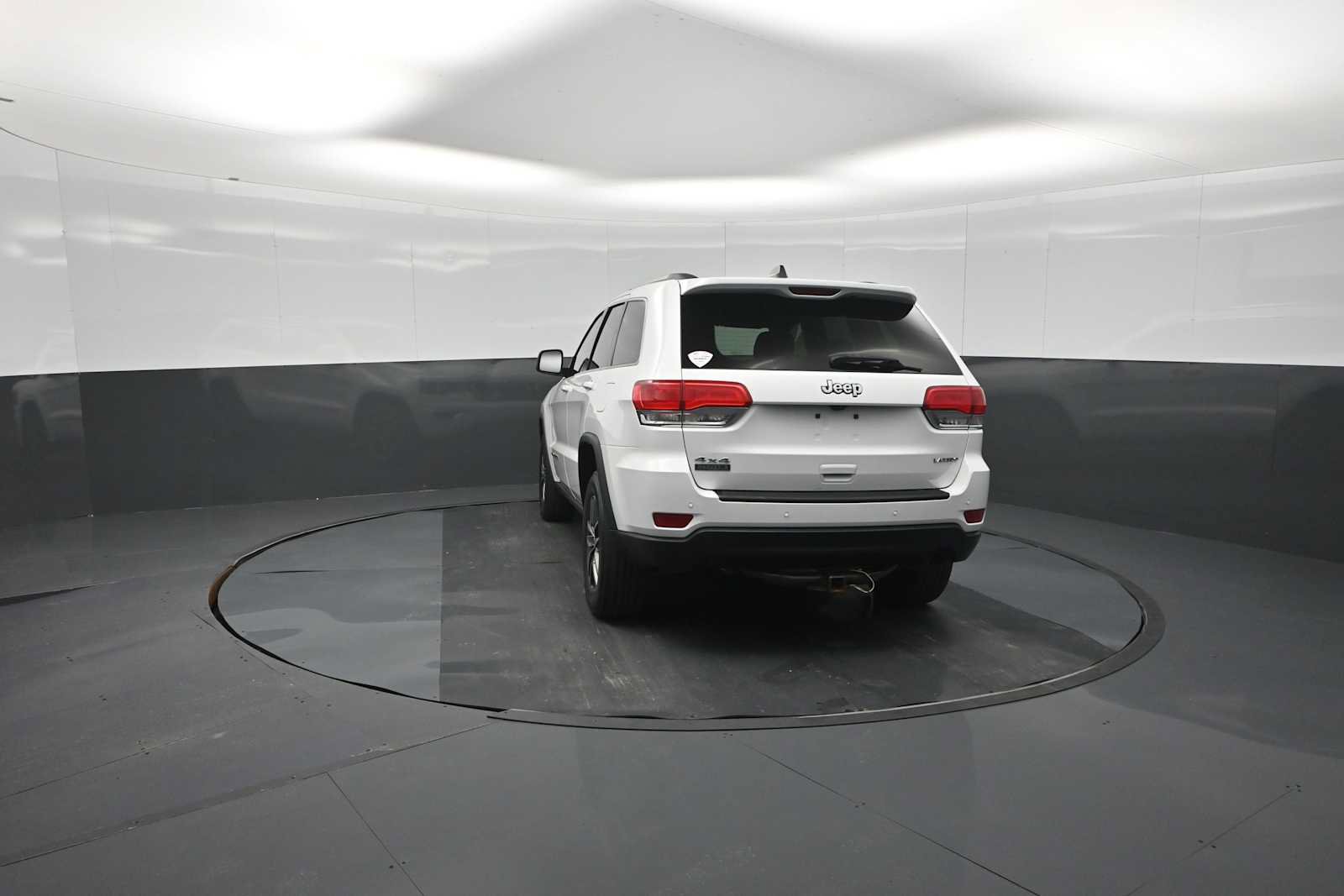 Used 2018 Jeep Grand Cherokee Laredo AWD/4WD image 91