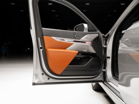 Used 2023 BMW i7 xDrive60 image 51