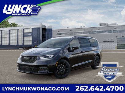 New 2026 Chrysler Pacifica Limited w/ S Appearance Package