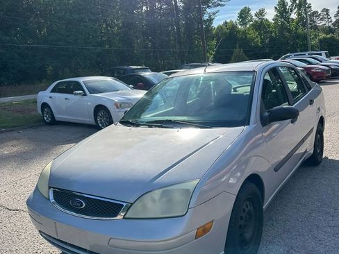 Used 2005 Ford Focus SE FWD image 1