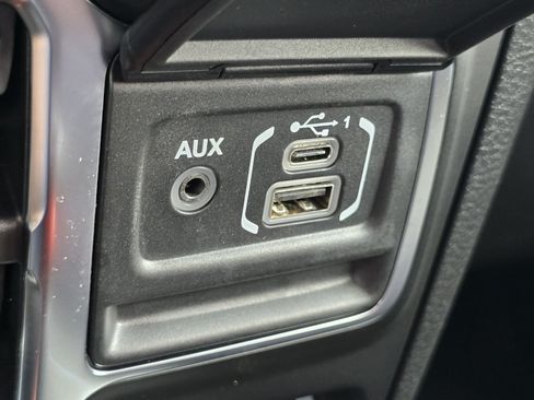 Used 2025 Jeep Wrangler Unlimited Rubicon AWD/4WD image 35