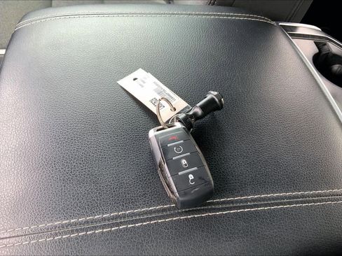Used 2020 RAM 1500 Lone Star RWD image 14