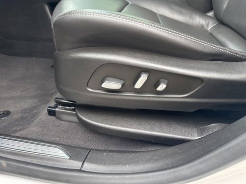 Used 2022 Cadillac XT5 Premium Luxury image 11