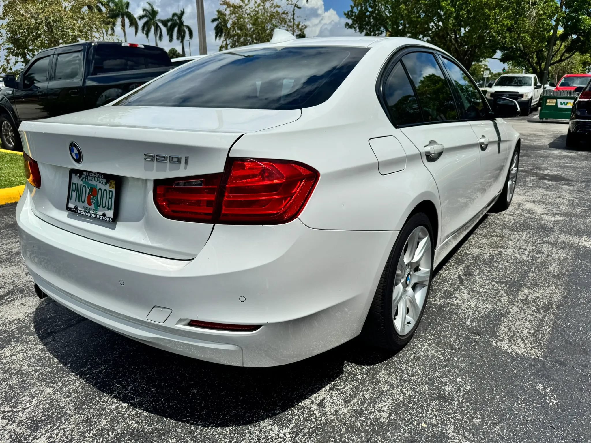 Used 2015 BMW 320i Sedan RWD image 5