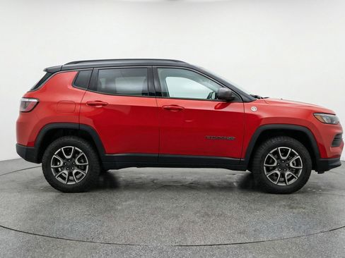 Used 2025 Jeep Compass Trailhawk image 11