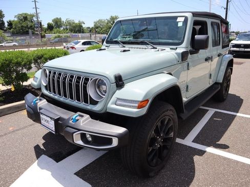 Used 2024 Jeep Wrangler Unlimited Sahara w/ Technology Group AWD/4WD image 10