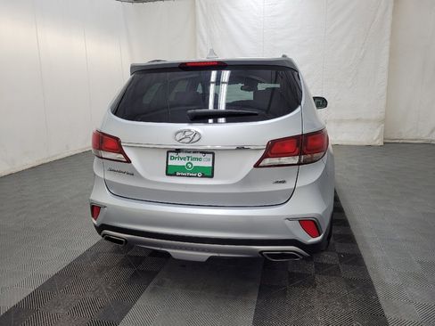 Used 2018 Hyundai Santa Fe SE image 7