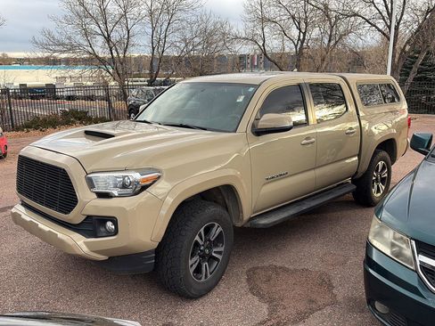 Used 2016 Toyota Tacoma TRD Sport image 2