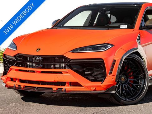 Used 2025 Lamborghini Urus SE AWD/4WD image 2
