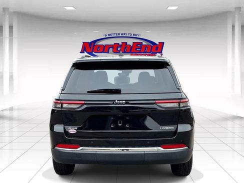 Used 2022 Jeep Grand Cherokee Laredo w/ Luxury Tech Group I AWD/4WD image 6