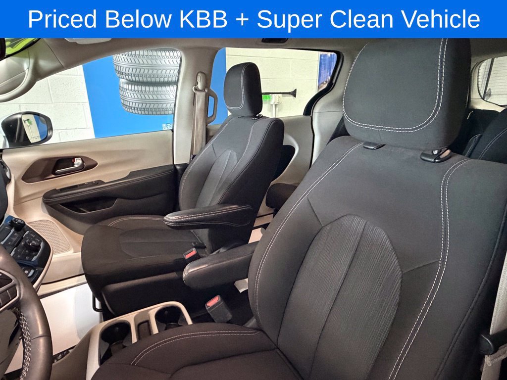 Used 2023 Chrysler Voyager LX FWD image 11