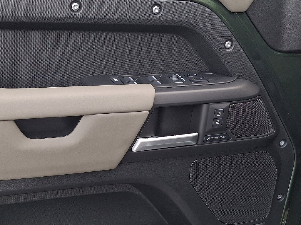New 2026 Land Rover Defender 110 S AWD/4WD image 8