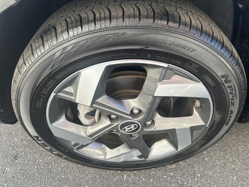 Used 2025 Hyundai Venue SEL FWD image 33
