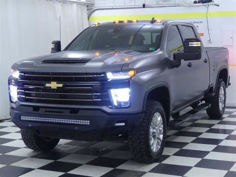Used 2021 Chevrolet Silverado 3500 High Country w/ Z71 Off-Road Package image 3