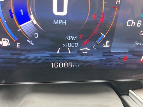 Used 2025 Chevrolet Suburban Z71 image 37