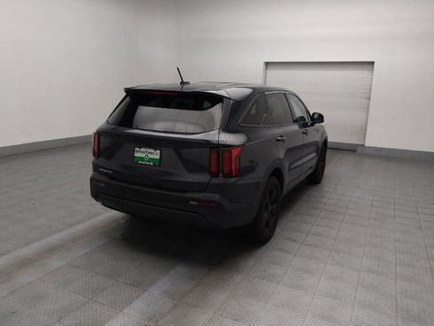 Used 2023 Kia Sorento LX image 9