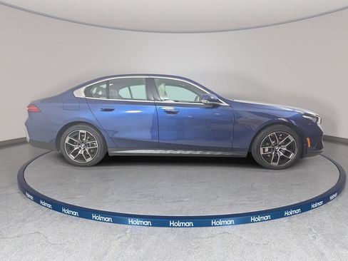 Certified 2026 BMW 530i xDrive w/ Convenience Package AWD/4WD image 4