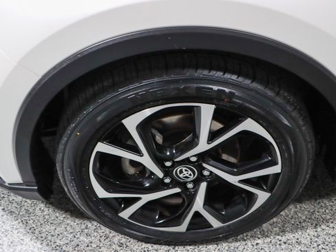 Used 2021 Toyota C-HR XLE image 11