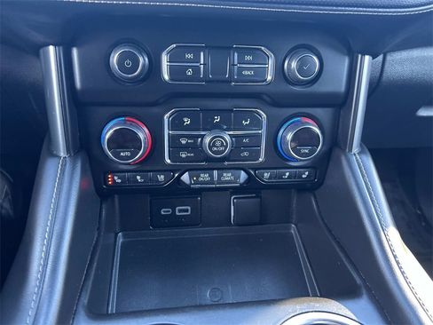 Used 2023 Chevrolet Suburban Premier image 32