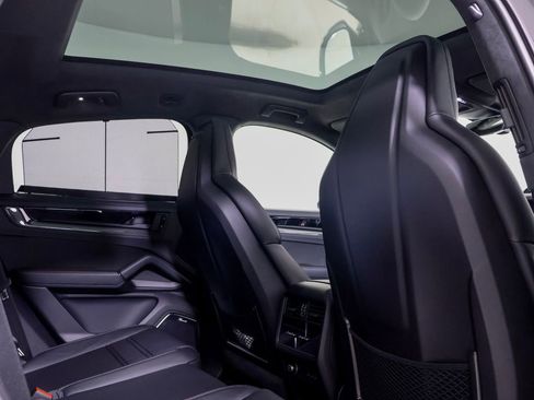 New 2026 Porsche Cayenne GTS image 8