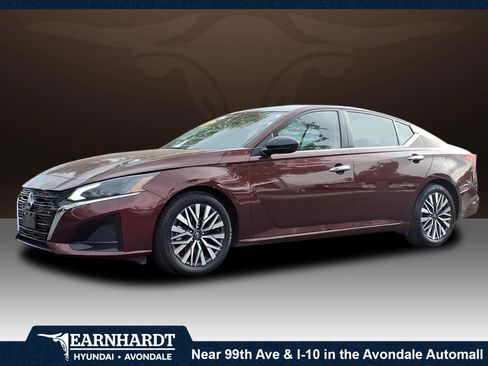 Used 2024 Nissan Altima 2.5 SV image 1