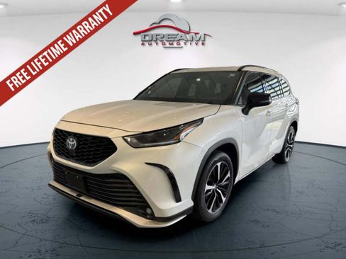 Used 2021 Toyota Highlander XSE FWD image 4