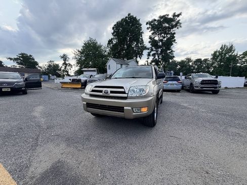 Used 2004 Toyota 4Runner SR5 AWD/4WD image 2