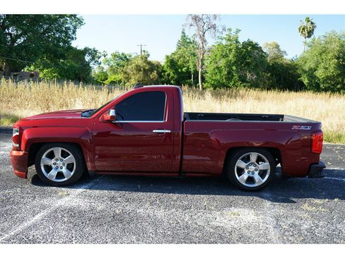 Used 2017 Chevrolet Silverado 1500 LT w/ LT Convenience Package AWD/4WD image 8