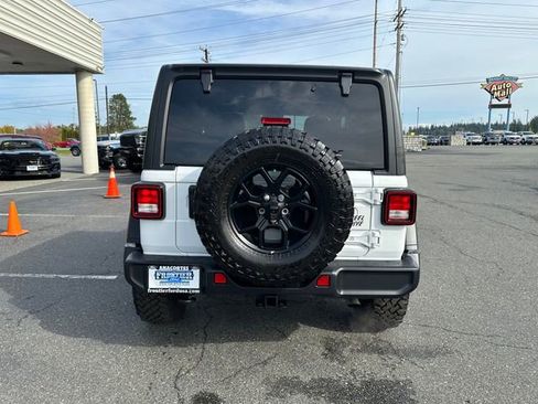 Used 2025 Jeep Wrangler Sport image 4