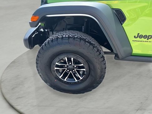 Used 2025 Jeep Wrangler Sport AWD/4WD image 9