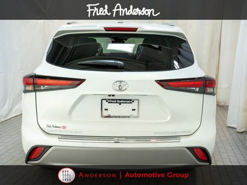 Used 2026 Toyota Highlander Platinum AWD/4WD image 4