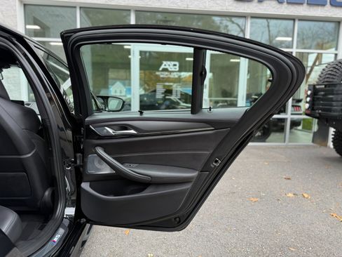 Used 2018 BMW M5 image 41