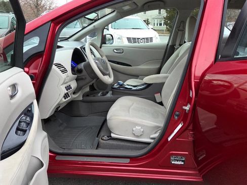 Used 2012 Nissan Leaf SV image 21