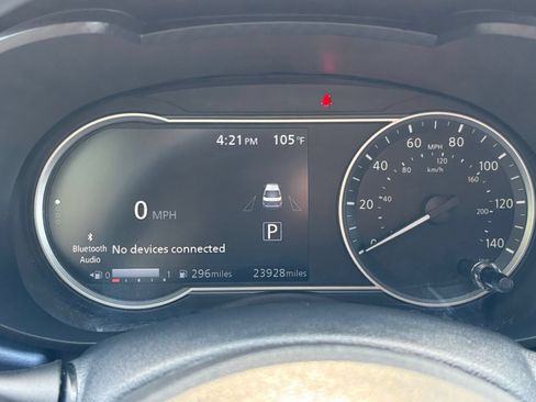 Used 2025 Nissan Versa SV FWD image 31