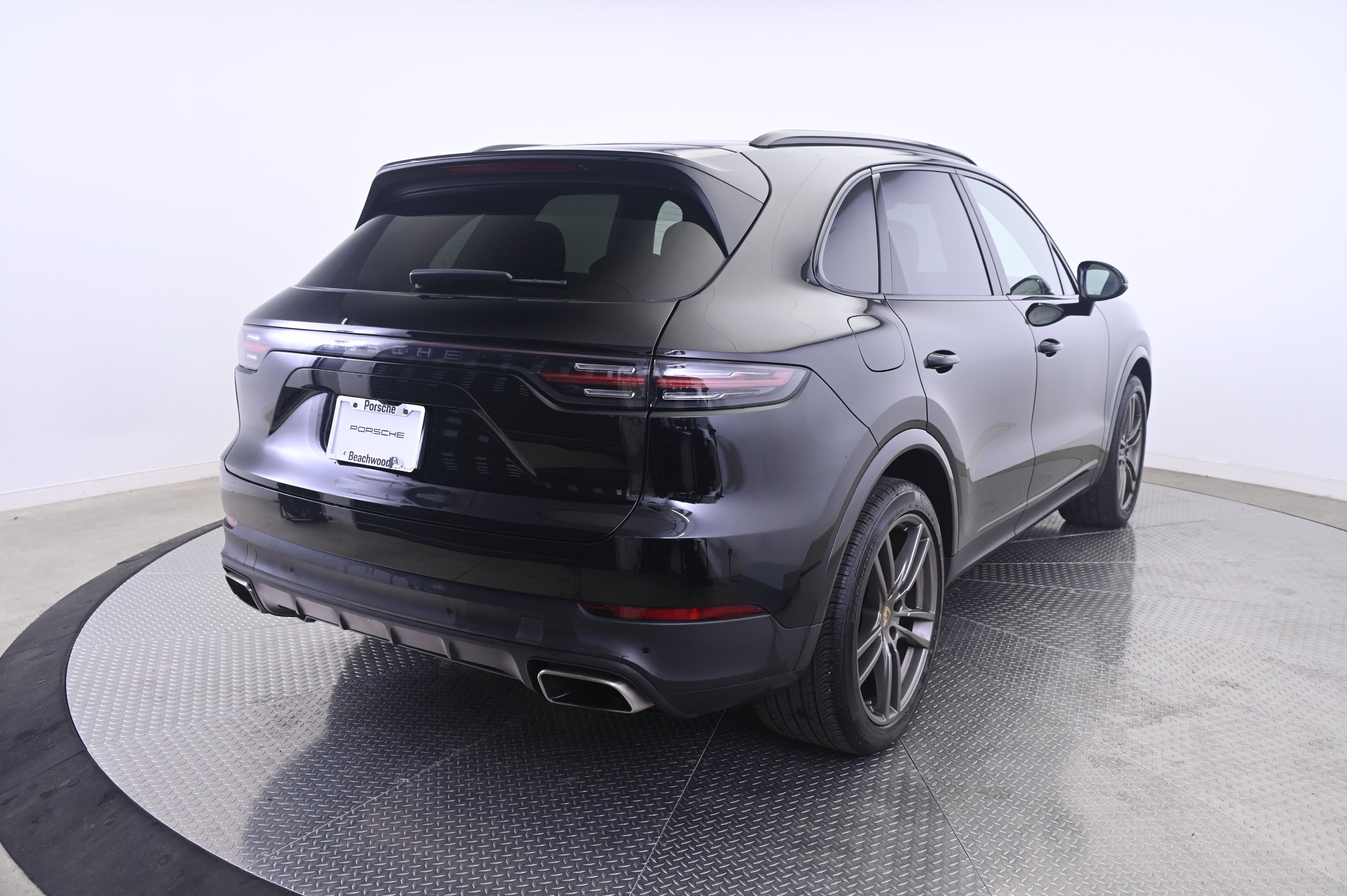 Certified 2023 Porsche Cayenne AWD/4WD image 7