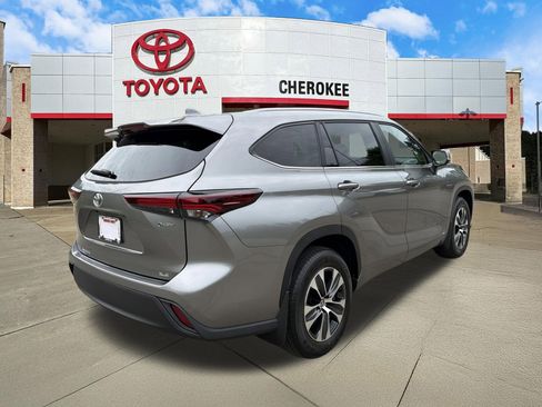 Used 2026 Toyota Highlander XLE AWD/4WD image 5