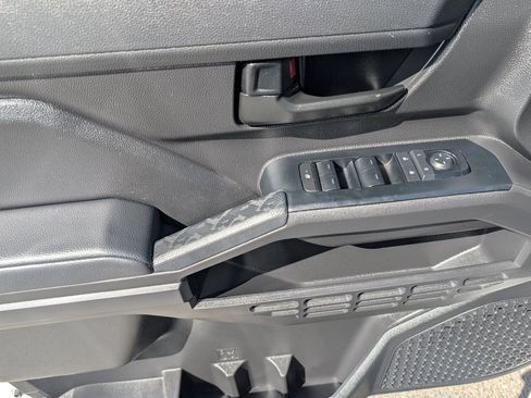 Used 2025 Toyota Tacoma SR image 15