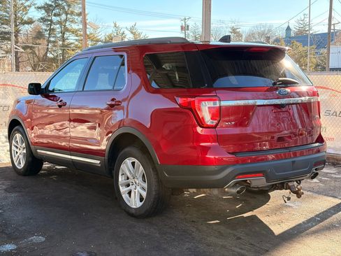 Used 2018 Ford Explorer XLT image 9