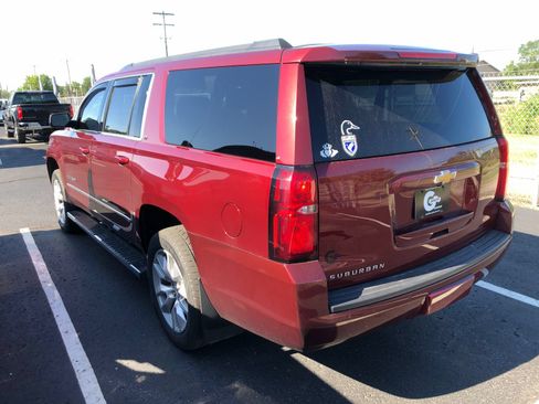 Used 2019 Chevrolet Suburban LT w/ LT Signature Package AWD/4WD image 5