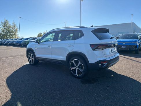 Certified 2025 Volkswagen Taos SEL image 3