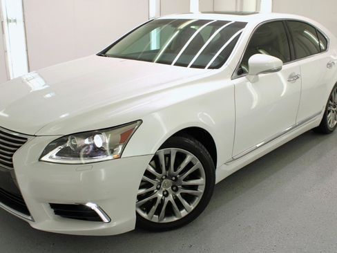 Used 2017 Lexus LS 460 w/ Comfort Package RWD image 13