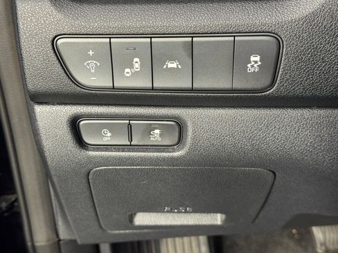 Used 2020 Kia Niro EX image 16